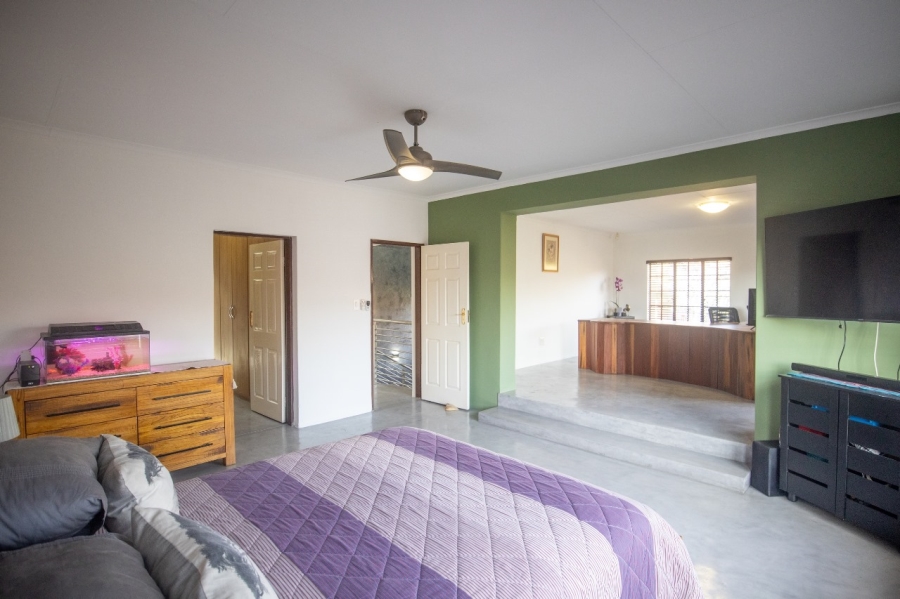 5 Bedroom Property for Sale in Safari Gardens North West